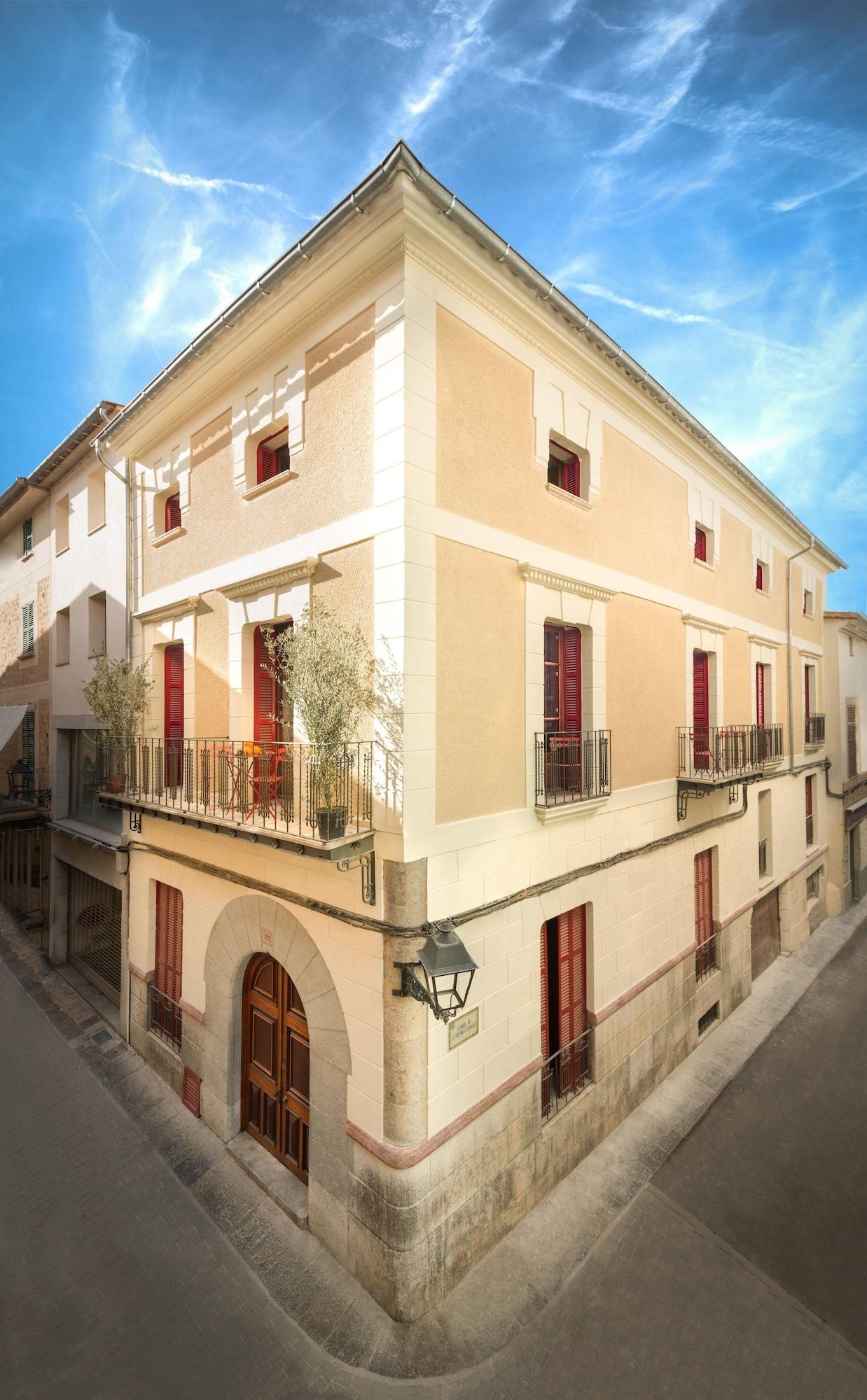 Lluna Aqua - Adults Recommended 3* Soller